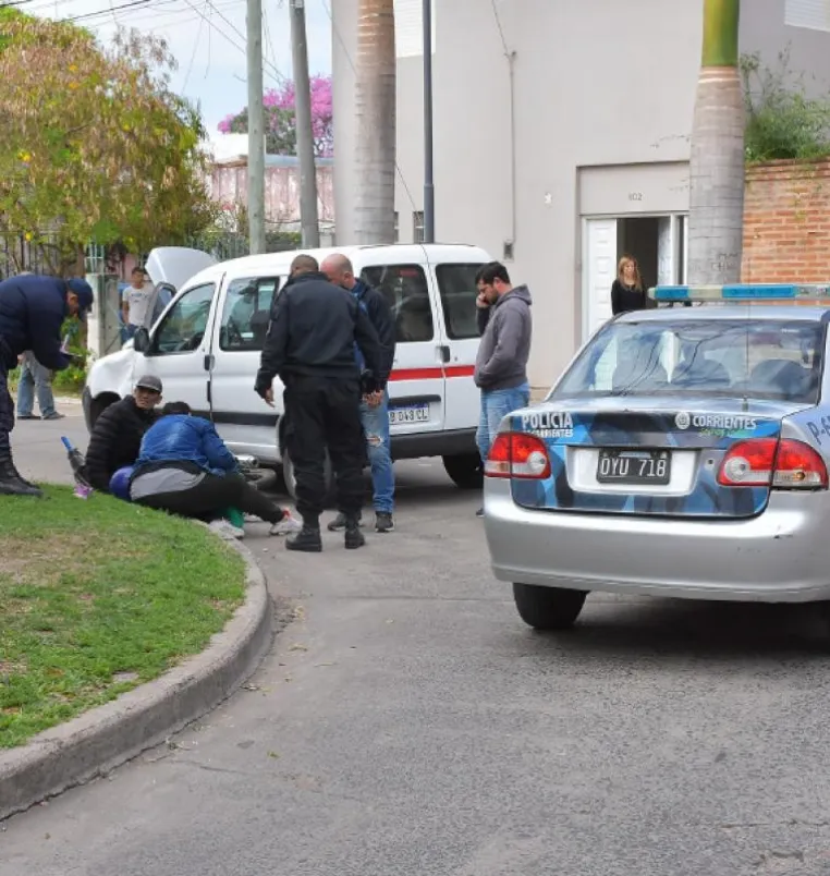 FAMILIA EN MOTO CHOCÓ CONTRA UNA CAMIONETA Y NIÑO RESULTÓ HERIDO