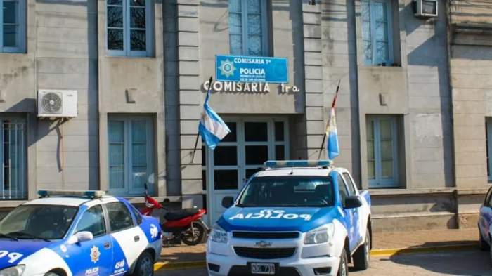 SANCIONARON A UNA POLICÍA POR FILMARSE TENIENDO SEXO CON UN DETENIDO EN UNA COMISARÍA