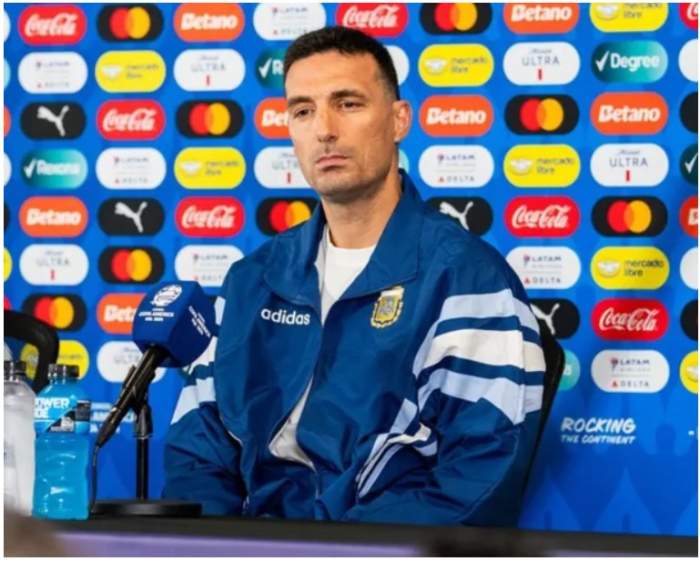 CUÁNTO CUESTA EL CONJUNTO RETRO QUE UTILIZÓ SCALONI EN CONFERENCIA DE PRENSA