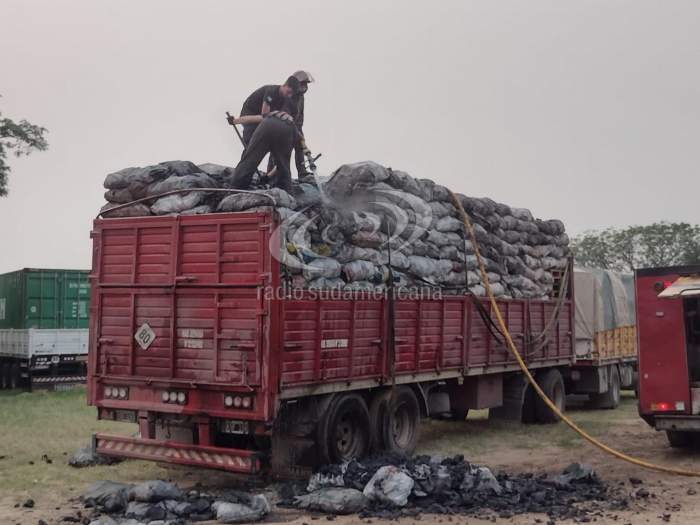ALERTA POR CAMIÓN CON CARBÓN QUE COMENZÓ A INCENDIARSE