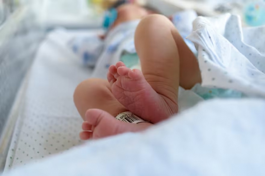 ORDENAN ADOPCIÓN DE UN BEBÉ NACIDO POR SUBROGACIÓN Y ABANDONADO